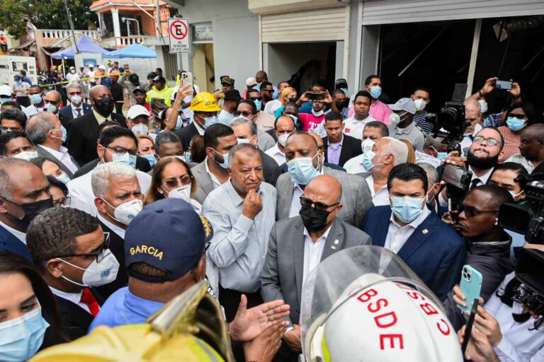 Legisladores visitan zona de explosión en San Cristóbal