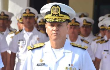 Nuevo comandante de la Armada promete defender la Patria y la soberanía