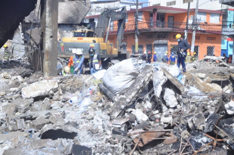 El Inacif identifica y entrega 15 cadáveres a familiares de víctimas de explosión San Cristóbal