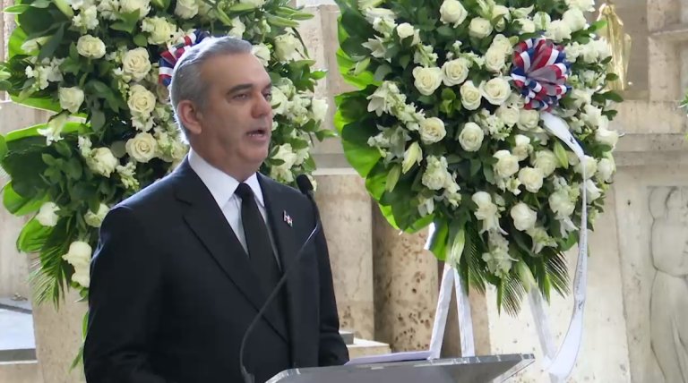 Presidente Abinader encabeza acto de traslado de restos mortales de Abigaíl Mejía al Panteón de la Patria