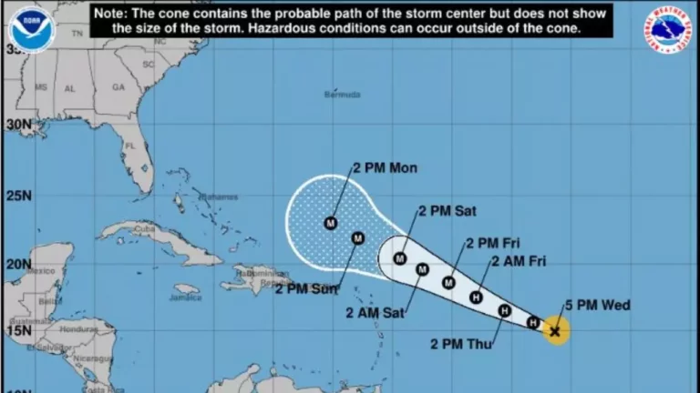 Lee se convierte en huracán en el centro del Atlántico