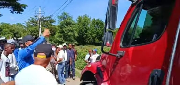 Comerciantes de Dajabón impiden ingreso de camiones con mercancías hacia CODEVI