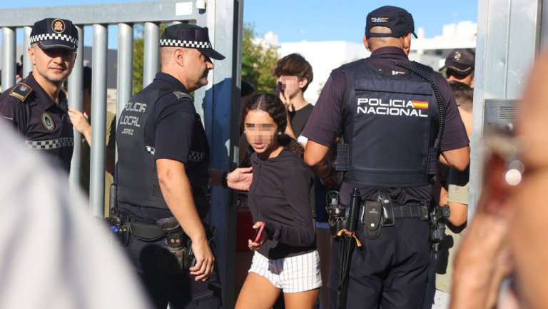 Profesores y alumnos heridos por apuñalamiento masivo en instituto de secundaria de España