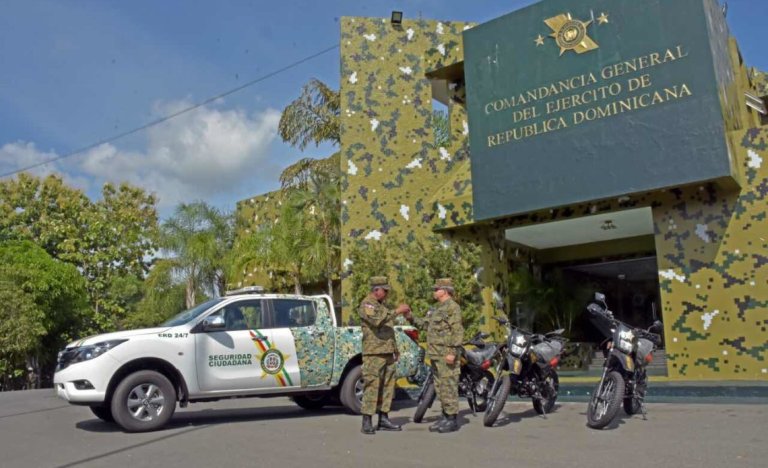 Ejército dominicano niega soldados apostados en la frontera estén desertando