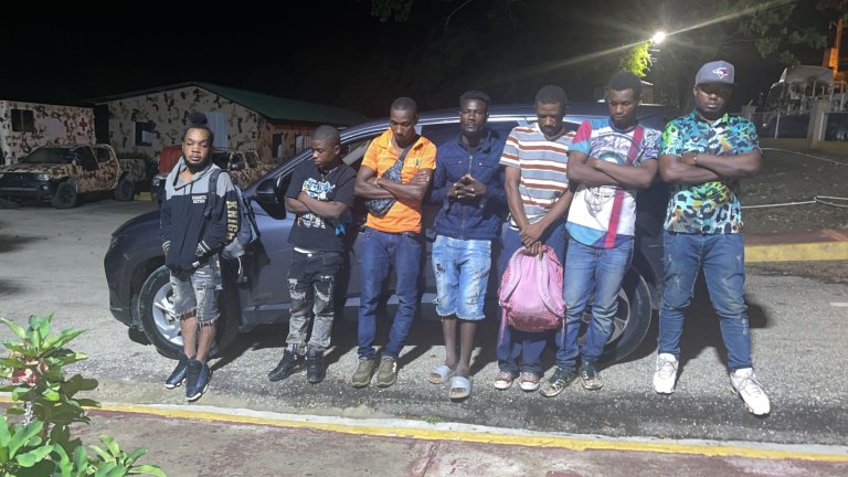En Elías Piña interceptan vehículo traficando indocumentados desde Haití para la República Dominicana