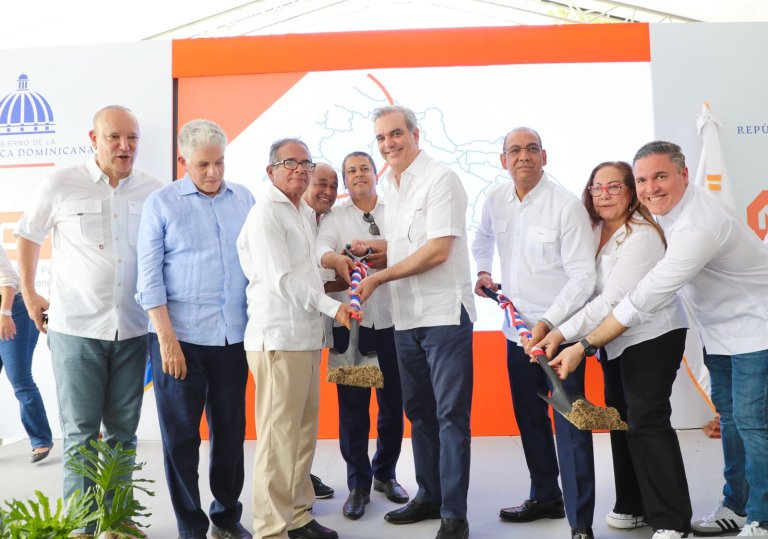 Presidente Abinader inaugura tres obras y deja iniciados trabajos Circunvalación de Navarrete en Santiago