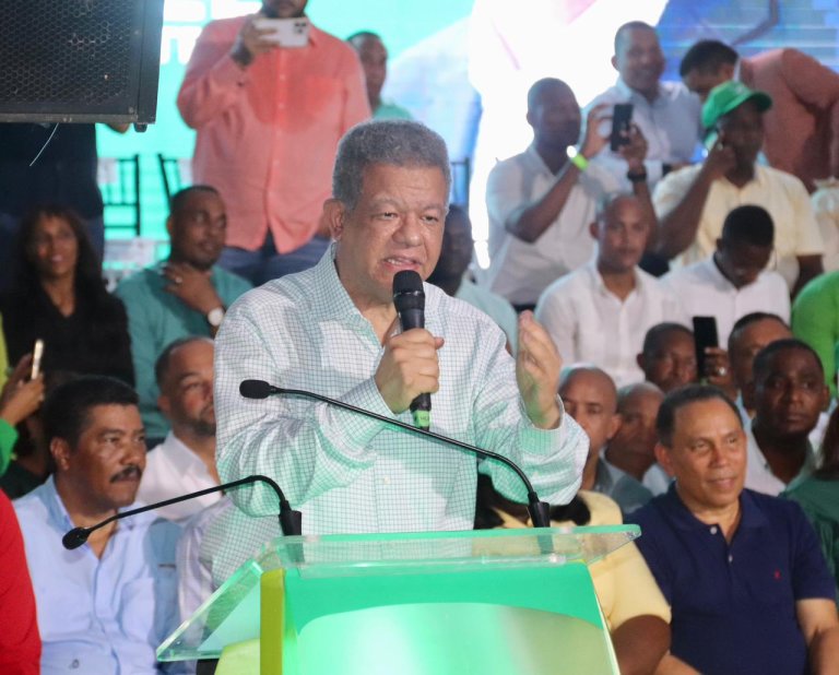 Leonel acusa al gobierno de intentar que fracasen los alcaldes que no se le venden