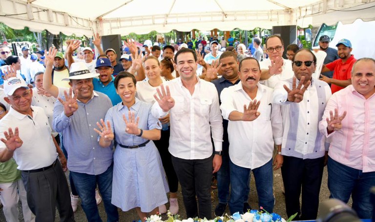 Roberto Ángel juramenta en Unidad Externa al presidente de la Sala Capitular de Guayubín