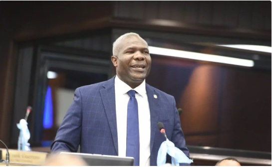 Legislador llama a la unidad nacional y a no politizar crisis con Haití