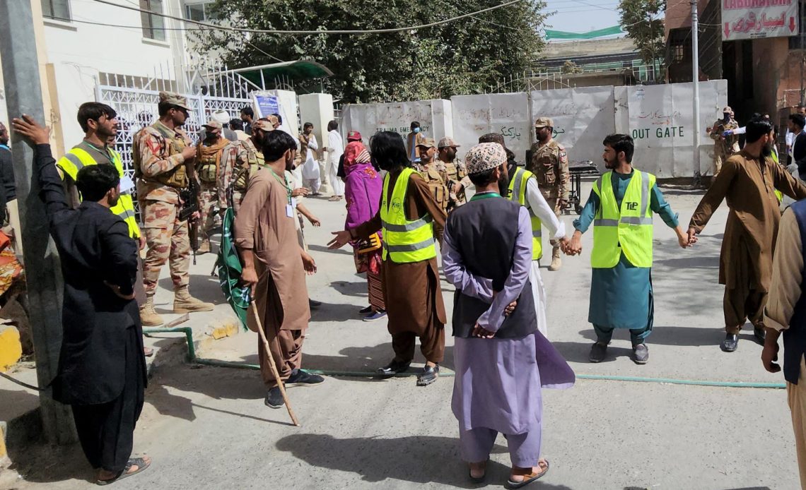 Suben a 52 los muertos y más de 50 heridos en un ataque suicida en el sur de Pakistán
