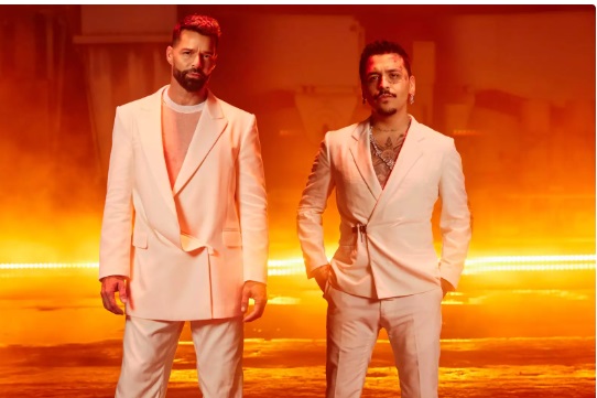 Ricky Martin estrena nueva versión de “fuego de noche, nieve de día” junto a Christian Nodal