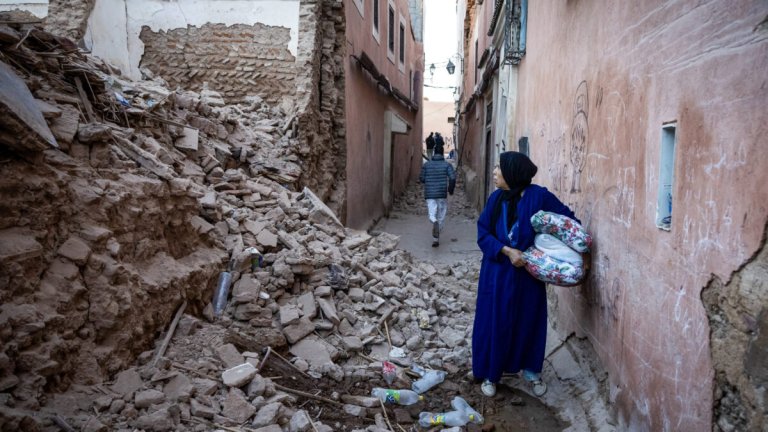 Más de 800 muertos en Marruecos tras potente sismo; hay daños construcciones históricas