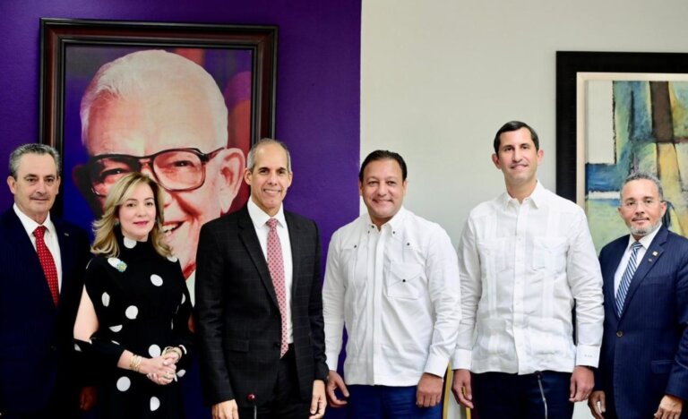 Abel Martínez recibe visita de Cámara Americana de Comercio en el PLD