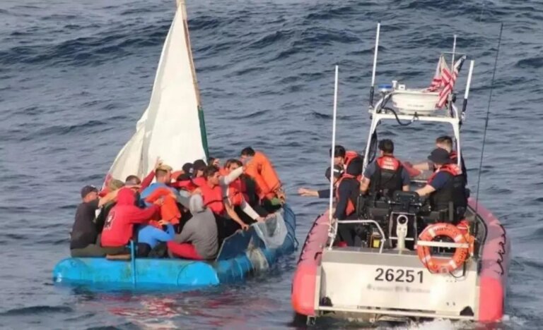 Repatrian a 59 migrantes dominicanos detenidos en aguas de Puerto Rico