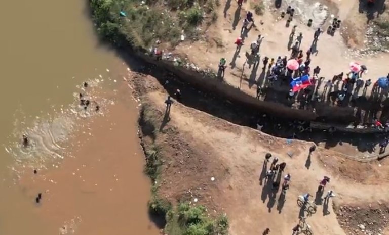 Haitianos no han parado un día de trabajar en el trasvase del Río Masacre