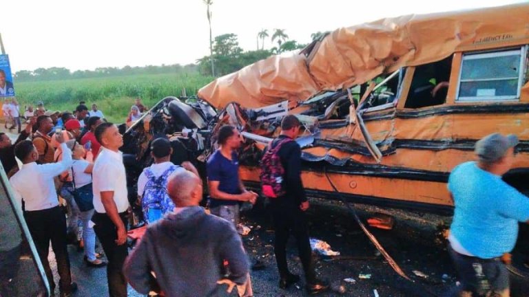 Cuatro muertos y 17 heridos en choque de autobuses en Higüey