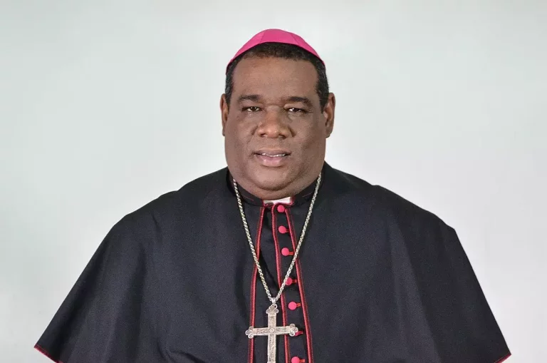 Obispo de Higüey pide a las autoridades accionar contra bandas escolares