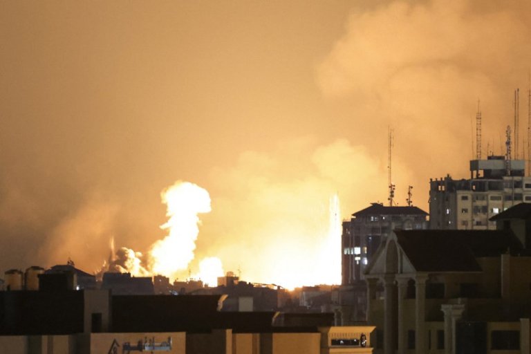 Más de 1,100 muertos en ambos lados en el segundo día de guerra entre Israel y Gaza
