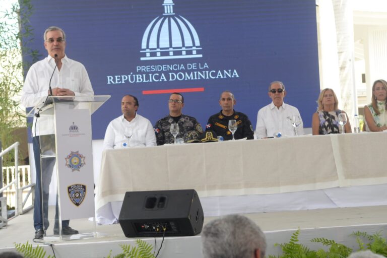 Presidente Abinader deja en operación escuela formación policial en Gaspar Hernández