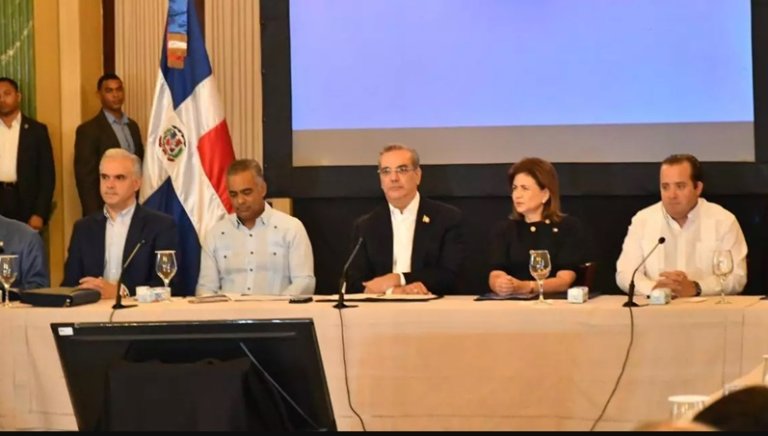 Gobierno firma Pacto Nacional por crisis haitiana