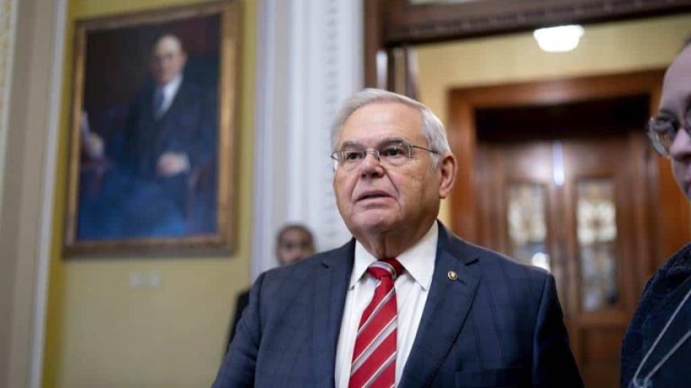 Nueva acusación imputa al senador Bob Menéndez de actuar como «agente extranjero» de Egipto