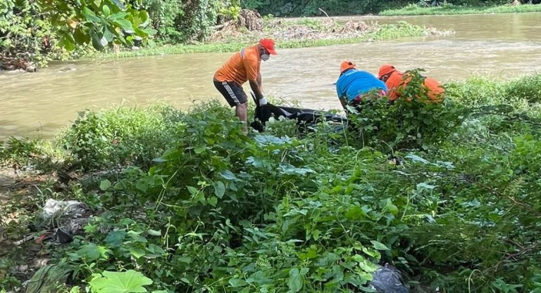 Defensa Civil saca dos cadáveres del río Yaque del Norte en Santiago