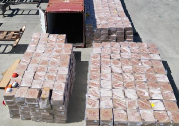 Aduanas detiene contrabando millonario de cigarrillos en dos contenedores