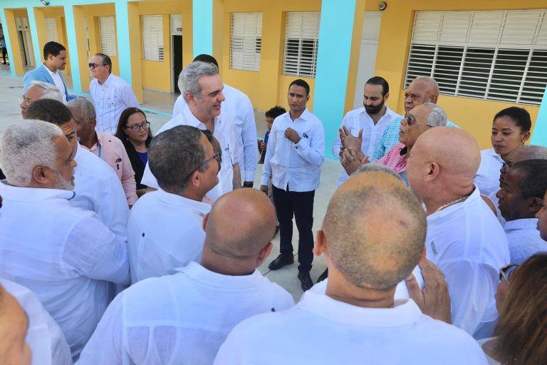 Presidente Abinader inaugura primera etapa de la escuela básica Mercedes Sepúlveda en el Ensanche Luperón que beneficiará a 800 alumnos