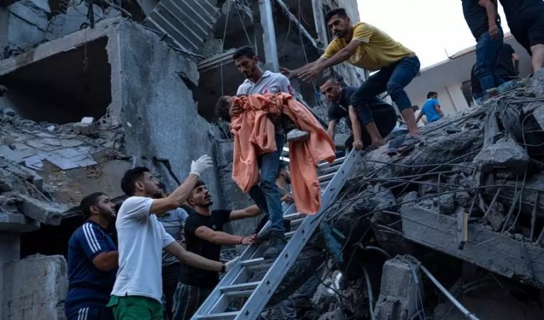 Suben a 3,200 los muertos en Gaza