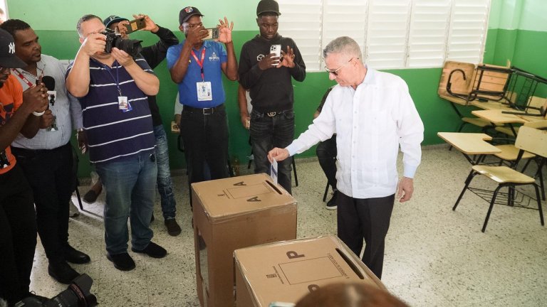 Manuel Jiménez llama a perremeístas de Santo Domingo Este a votar temprano por Luis y por él