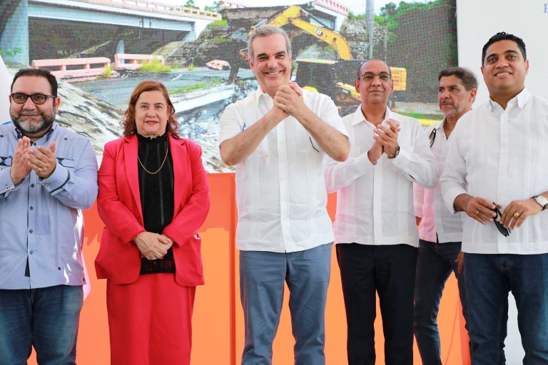 Presidente Abinader deja inaugurado el puente de Pontón en la Vega