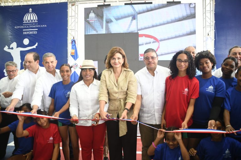 Raquel Peña entrega obras deportivas en Independencia y Bahoruco ejecutadas por el Ministerio de Deportes