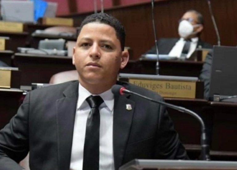 Diputado Luis Báez del PRM renuncia volver a postularse como candidato en Peravia