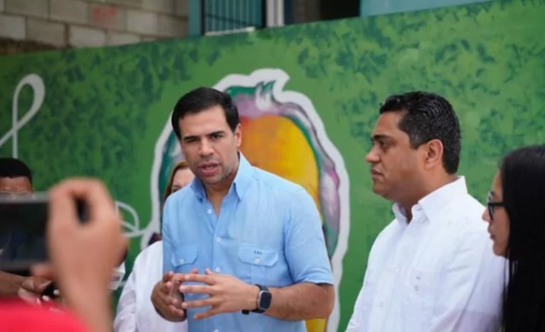 Roberto Ángel y Kelvin Cruz dejan iniciados más de 2 kilómetros de arte público en La Vega