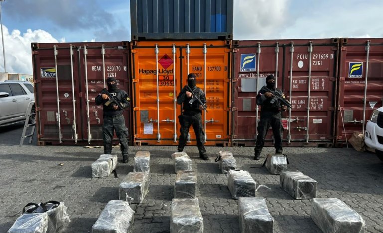 Tres detenidos y 300 paquetes de droga incautados en las costas de San Pedro de Macoris