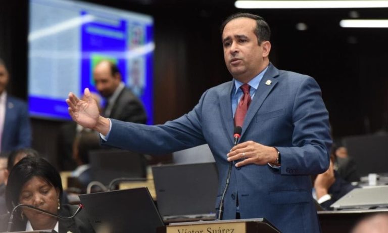 Renuncia del PLD diputado y miembro del Comité Político Víctor Suárez