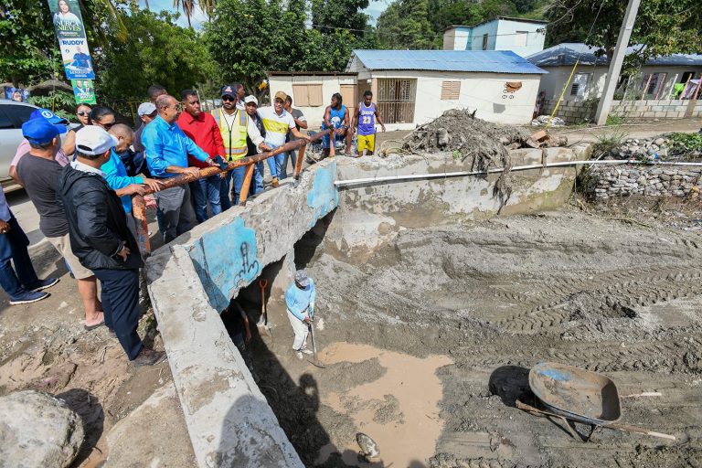 Deligne Ascención supervisa daños causados por disturbio atmosférico en provincias de Ocoa y Azua