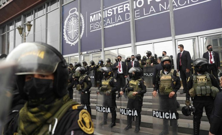 La fiscal de Perú y sus asesores son acusados de integrar una organización criminal