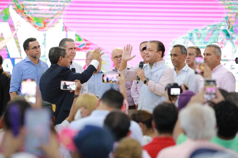 Abel Martínez proclama a Marino Collante como candidato a senador Santiago
