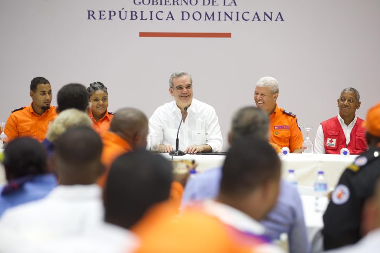 Presidente Abinader concluye jornada con tres inauguraciones que impactarán la educación y la seguridad de los transeúntes de San Cristóbal