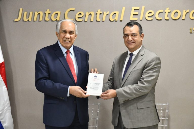 JCE y CONAPE firman acuerdo para facilitar el voto a adultos mayores