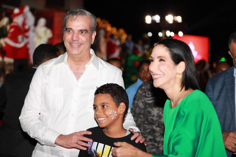 Presidente Abinader inaugura Villa Navidad 2023 y recuerda es un espacio para el disfrute y unificación familiar