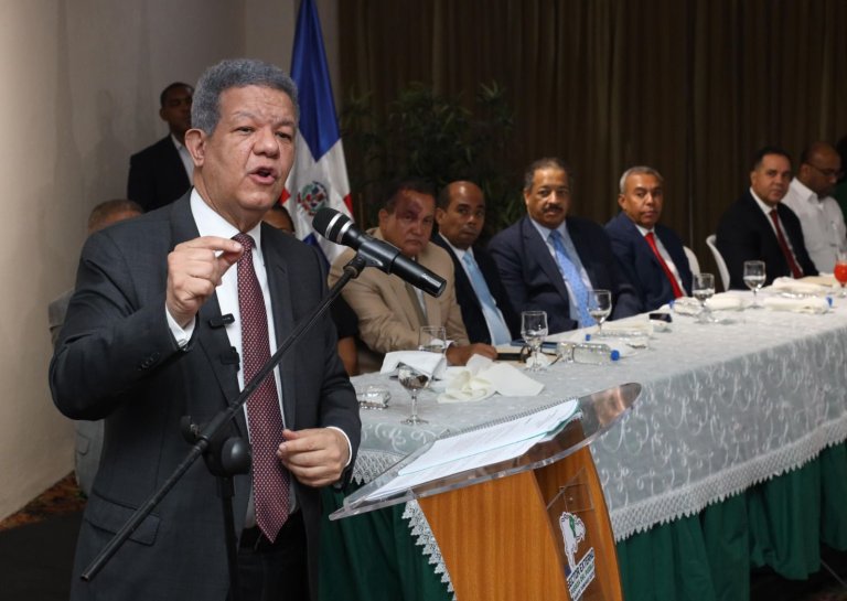 Leonel presenta novedosa propuesta para eliminar anticipo de impuestos