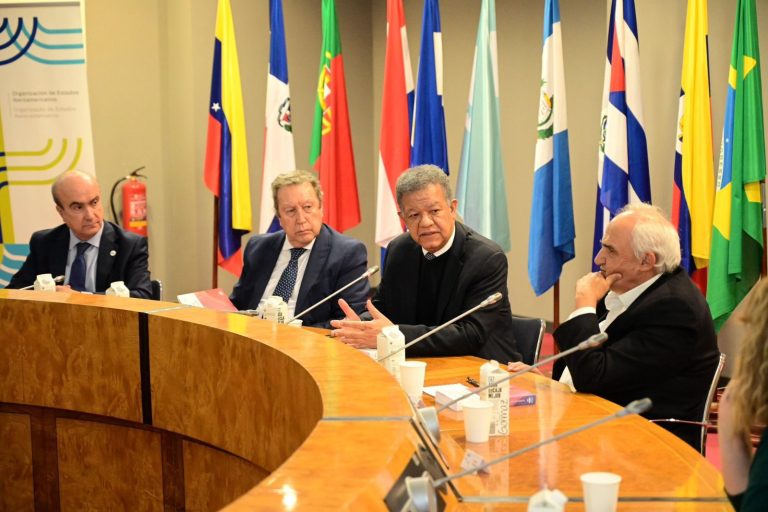 Leonel Fernández y otros expresidentes debaten en Madrid sobre desafíos actuales de la región iberoamericana