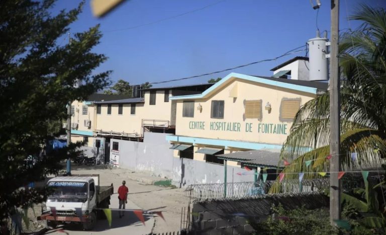 Pandilla fuertemente armada entra en hospital de Haití y toma como rehenes a mujeres y niños