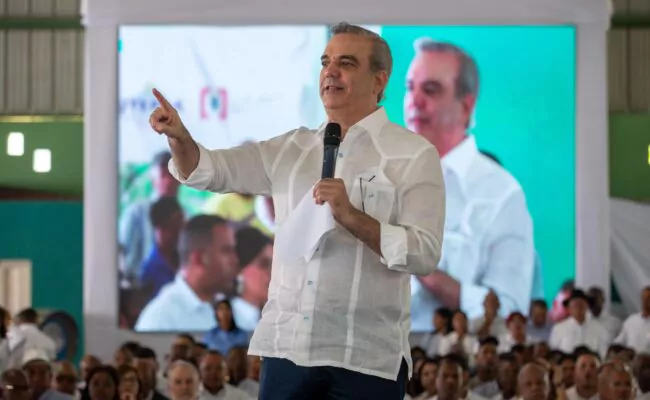 Reportaje- Abinader elogia el CAID ideado por ex primera Dama Candy Montilla de Medina