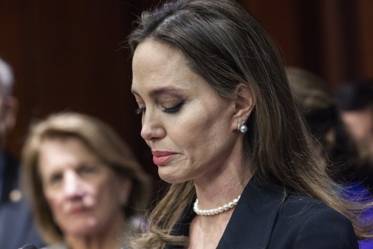 La actriz Angelina Jolie denuncia que Gaza es una fosa común y los líderes mundiales son cómplices