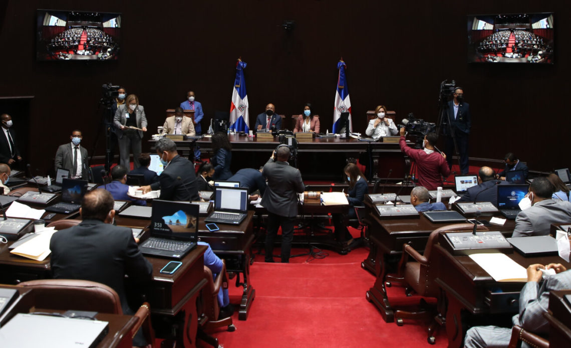 Diputados aprueban proyecto que dispone medidas regulatorias a las concesiones