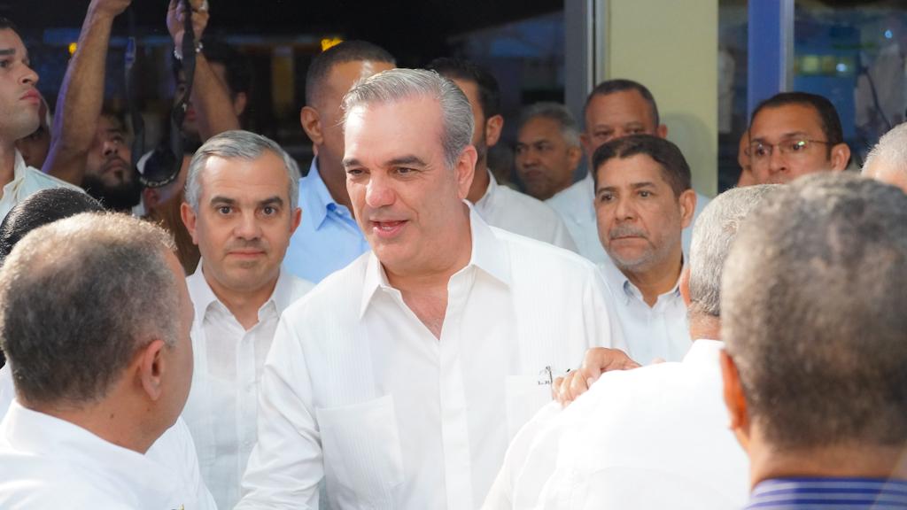 Después de denuncia de Leonel, gobierno paga 80 millones de pesos a productores avícolas