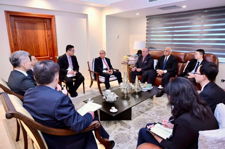 Expresidente Danilo Medina recibe delegación de la República Popular China
